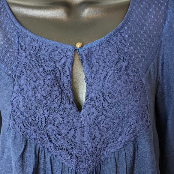 Taylor & Sage Boho Lightweight Blue Bell Sleeve Cropped Blouse Size XS NWT - Picture 2 of 5